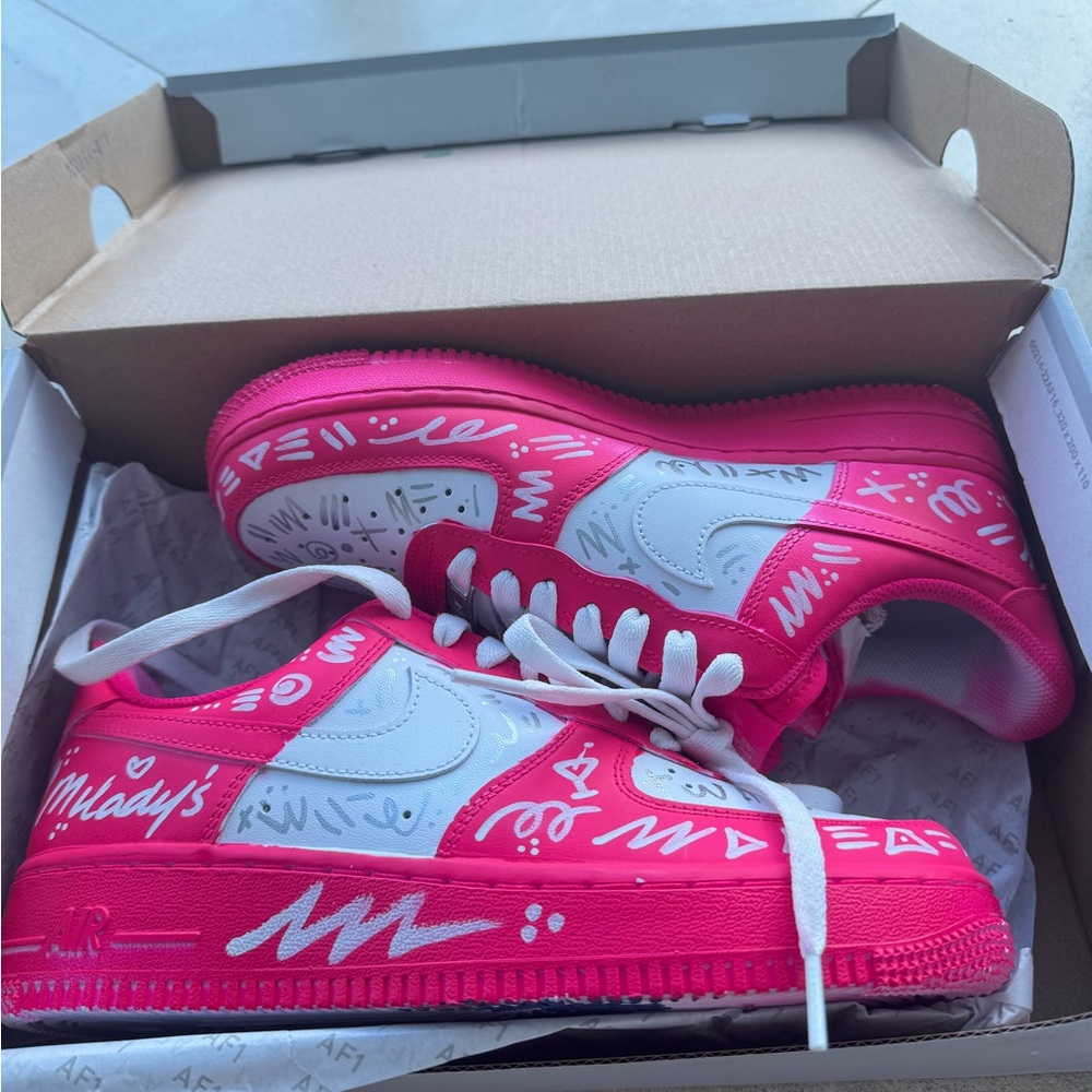 Nike Pink and White Athletic Shoes Sporty Design